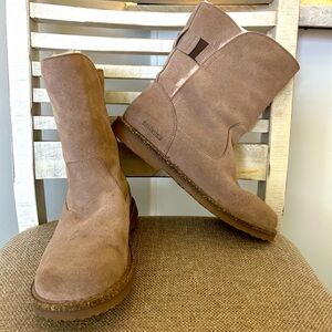 UGG Uppsala Gray Taupe Shearling Boots